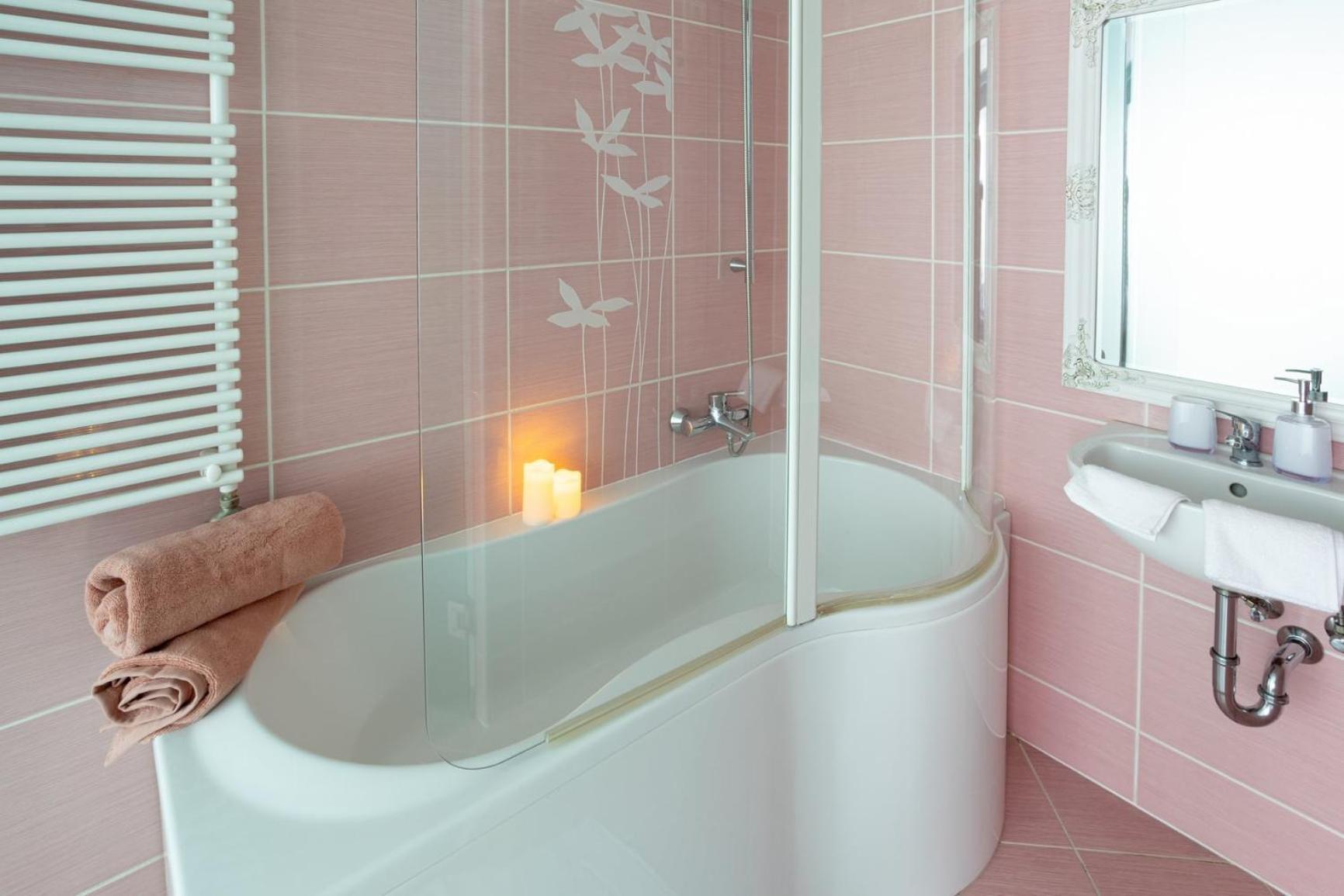 Hellowine Apartman エゲル エクステリア 写真